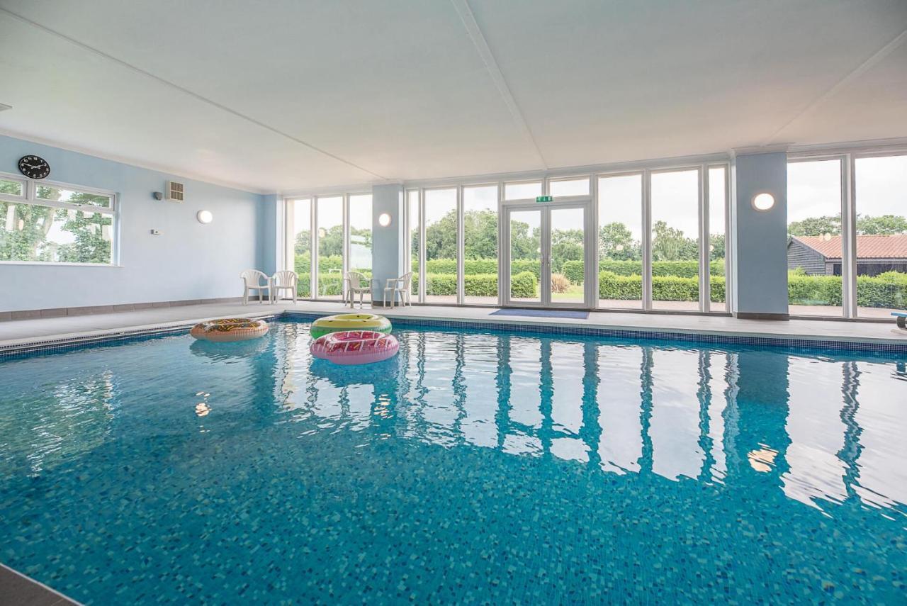 Grove Farm Bungalow With Swimming Pool, Dallinghoo 伍德布里奇 外观 照片